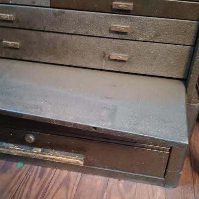 LOT 7: Kennedy 8-Drawer Machinist Tool Chest and 2-Drawer Riser with Tools