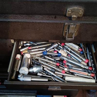 LOT 7: Kennedy 8-Drawer Machinist Tool Chest and 2-Drawer Riser with Tools