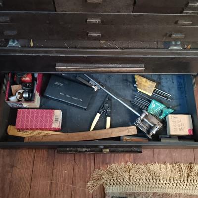 LOT 7: Kennedy 8-Drawer Machinist Tool Chest and 2-Drawer Riser with Tools