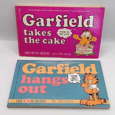 LOT 18: Comic Colection- Garfield, Andy Capp, Calvin and Hobbes & More
