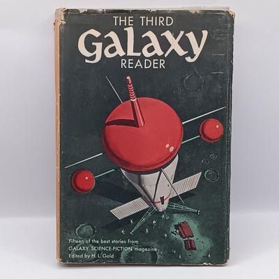 LOT 194: Galaxy Science Fiction 1952 Editions w/ The 3rd and 4th Galaxy Reader & The 1972 Annual World's Best SF