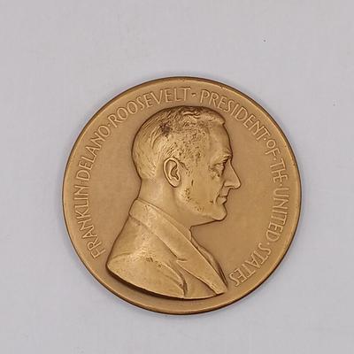 LOT 196: Set of 6) Metal Presidential Memorial and Peace Medallions