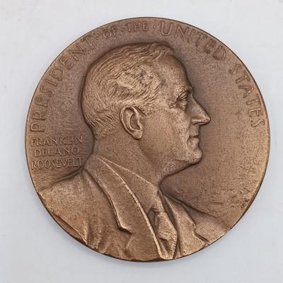 LOT 196: Set of 6) Metal Presidential Memorial and Peace Medallions