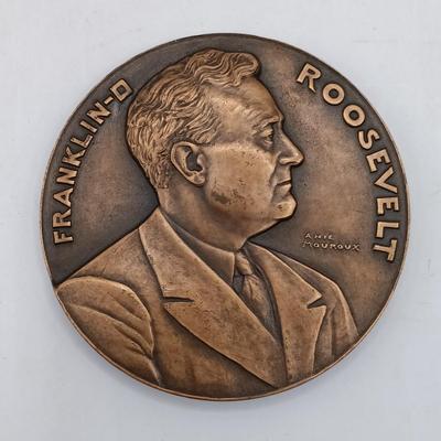 LOT 196: Set of 6) Metal Presidential Memorial and Peace Medallions