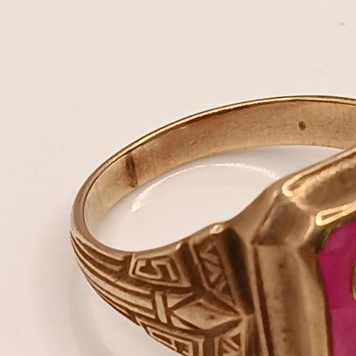 LOT 207: 4.2g Martin 10k Vintage Class Ring sz. 5.5