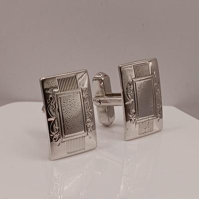 LOT 208: Anson Sterling Front Cufflinks 9.1gtw and 3.9g Sterling Leo Horoscope Charm