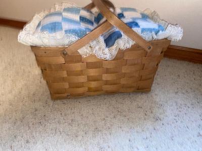 WICKER SERVING TRAYS AND A VTG PICNIC BASKET