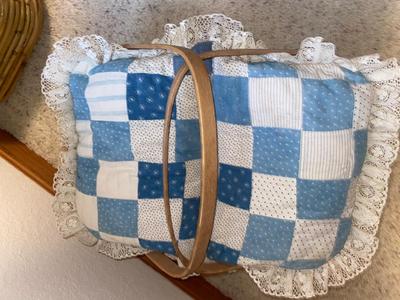 WICKER SERVING TRAYS AND A VTG PICNIC BASKET