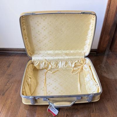 LOT 45D: Vintage Luggage: 1950s West Germany Hat Box Suitcase & 1960s Hard Shell American Tourister Suitcases in Green & Yellow