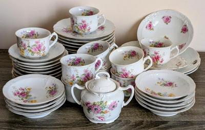 LOT 95K: Vintage Johann Haviland Chippendale Rose China Set