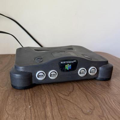 LOT 114F: Nintendo NES Control Deck Model NES-001 w/ 3 Model NES-004 Controllers & Nintendo 64 Control Deck NVS-001