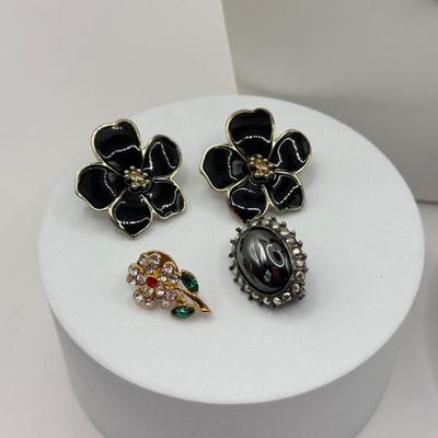 LOT 193J: Vintage & Vintage Inspired Jewelry Collection