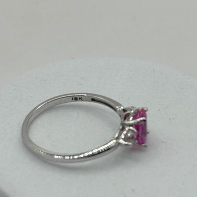 LOT 194J: Vintage 10K White Gold Pink Stone Solitaire Ring (1.37g)