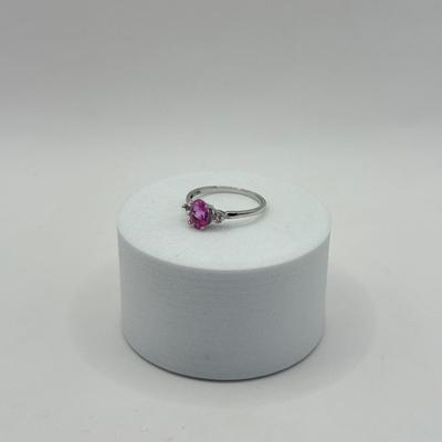 LOT 194J: Vintage 10K White Gold Pink Stone Solitaire Ring (1.37g)