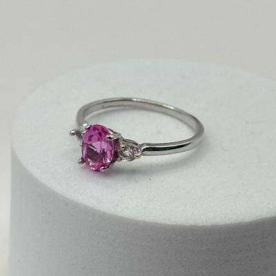 LOT 194J: Vintage 10K White Gold Pink Stone Solitaire Ring (1.37g)