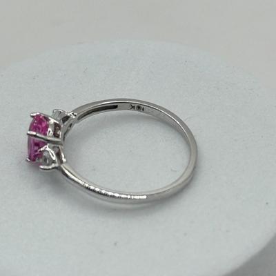 LOT 194J: Vintage 10K White Gold Pink Stone Solitaire Ring (1.37g)