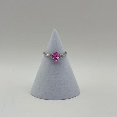 LOT 194J: Vintage 10K White Gold Pink Stone Solitaire Ring (1.37g)