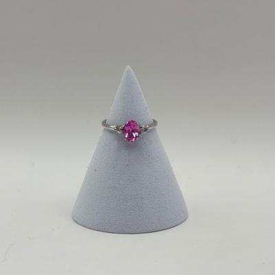LOT 194J: Vintage 10K White Gold Pink Stone Solitaire Ring (1.37g)
