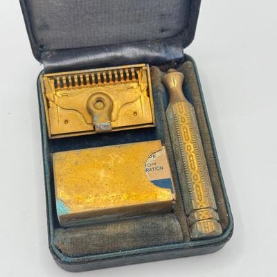 LOT 198J: Vintage Ever Ready Shaving Kit