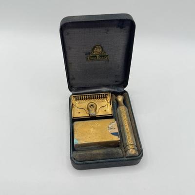 LOT 198J: Vintage Ever Ready Shaving Kit