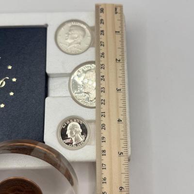LOT 199J: Commemorative Statue of Liberty Coin & Bicentennial Proof Set