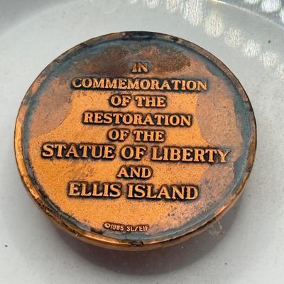 LOT 199J: Commemorative Statue of Liberty Coin & Bicentennial Proof Set