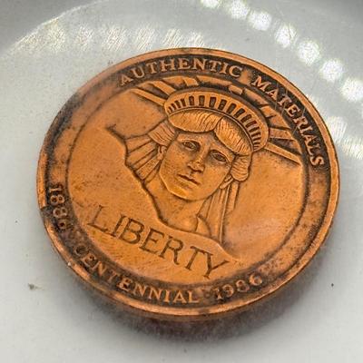 LOT 199J: Commemorative Statue of Liberty Coin & Bicentennial Proof Set