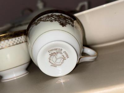 LOT 50LLL: Vintage Empress China set
