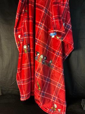 Lot 564 Peanuts Fleece Blanket & Pair of Christmas Peanuts Snowglobes