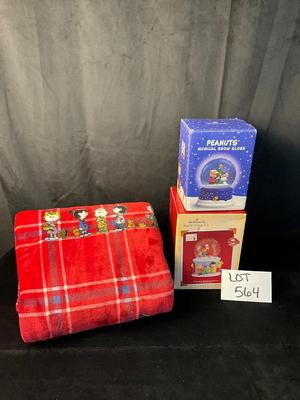 Lot 564 Peanuts Fleece Blanket & Pair of Christmas Peanuts Snowglobes