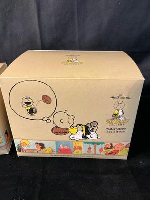 Lot 568 Hallmark Peanuts Waterglobes 2012 Charlie Brown & Snoopy