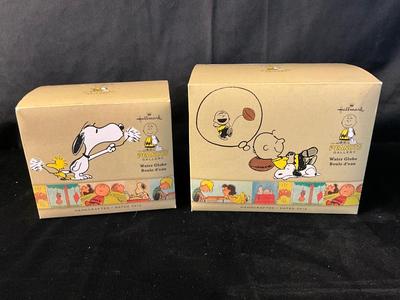 Lot 568 Hallmark Peanuts Waterglobes 2012 Charlie Brown & Snoopy