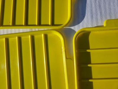4 Plastic Trays