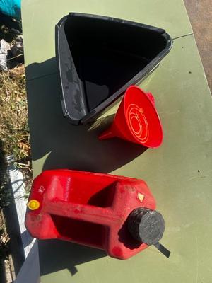 Oil Pan, Funnel Set & Gas Can