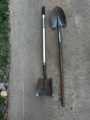 Set of 2 Shovels