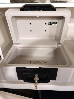 SENTRY FIREPROOF SAFE WITH KEYS