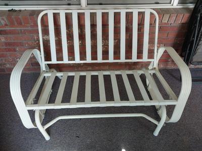 OUTDOOR GLIDER WITH CUSIONS