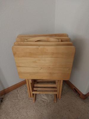WOODEN FOLDING TV TRAYS IN HOLDER