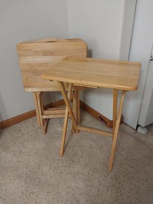 WOODEN FOLDING TV TRAYS IN HOLDER