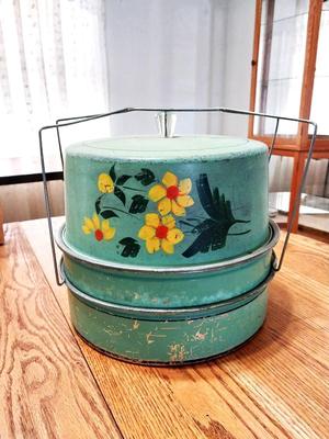 VINTAGE CAKE CARRIER AND TRAY