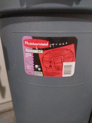 TWO RUBBERMAID TRASHCANS WITH LIDS