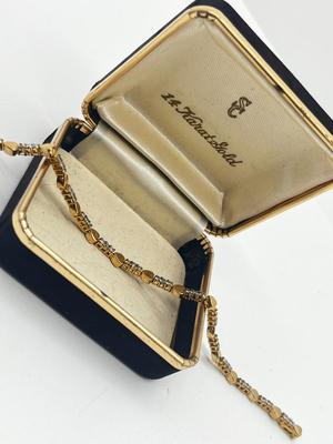 LOT 9: 14K Yellow Gold Hearts and Diamond Chips Bracelet - 7"
