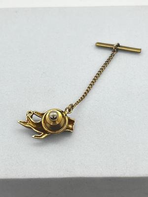 LOT 12: 14K Yellow Gold and Diamond Hand Tie Pin - 2.3 GTW