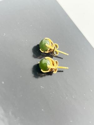 LOT 13: 10K Yellow Gold and Jade Bracelet with 14K Yellow Gold Post Earrings - 1.6 GTW