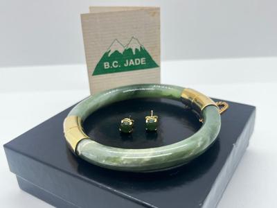 LOT 13: 10K Yellow Gold and Jade Bracelet with 14K Yellow Gold Post Earrings - 1.6 GTW