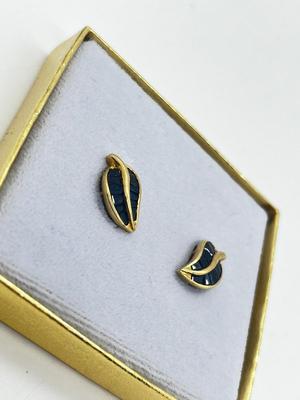 LOT 16: 14K Yellow Gold Sapphire Baguette Pierced Earrings - 2.36 GTW