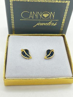 LOT 16: 14K Yellow Gold Sapphire Baguette Pierced Earrings - 2.36 GTW