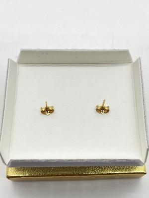 LOT 16: 14K Yellow Gold Sapphire Baguette Pierced Earrings - 2.36 GTW