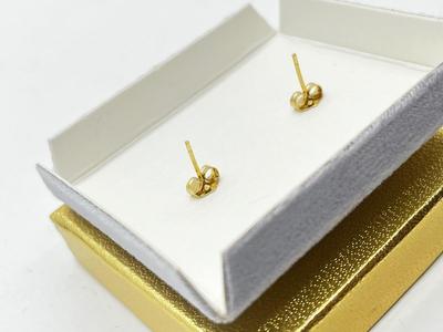 LOT 16: 14K Yellow Gold Sapphire Baguette Pierced Earrings - 2.36 GTW