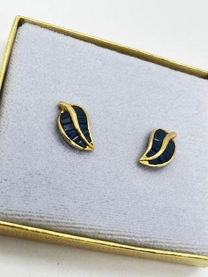 LOT 16: 14K Yellow Gold Sapphire Baguette Pierced Earrings - 2.36 GTW